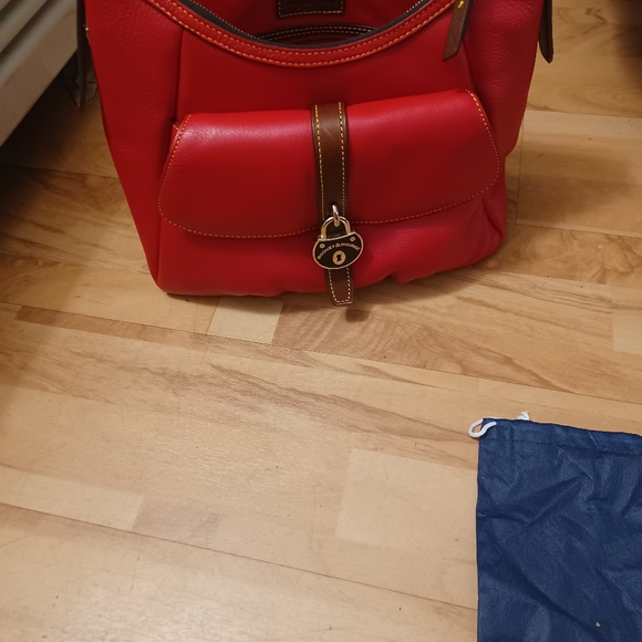 CHERRY/HOBO STYLE DOONEY AND BOURKE RED LEATHER SHOULDER BAG - Picture 2 of 14